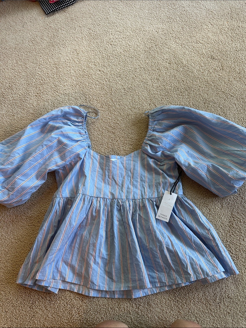 Things between blouse - Picture 2 of 6